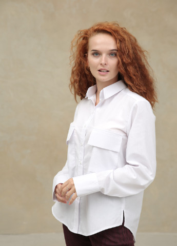 Біла класична білосніжна сорочка прямого крою з довгим рукавом і широкими манжетами. спереду симетричні кишені з клапанами. INNOE Рубашка