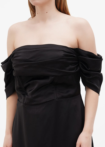 Черное вечернее платье с открытыми плечами Boohoo однотонное