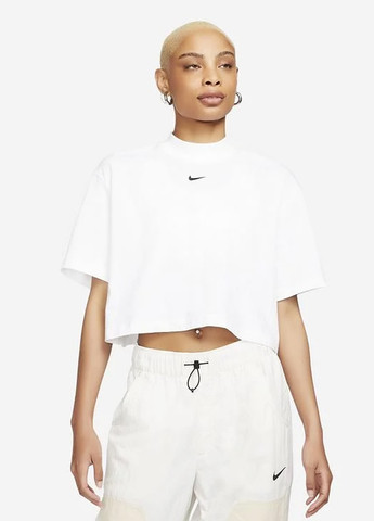 Белая летняя футболка Nike