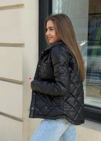 Чорна демісезонна стеганна куртка Moni&co