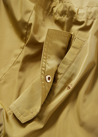 Бежевая демисезонная куртка C&A