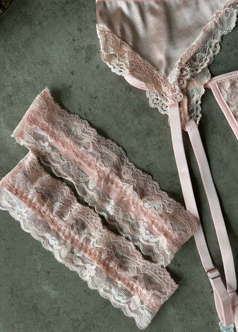 Бежевий демісезонний комплект (трусики, бюстгальтер, пояс, гартери) NOVA VEGA