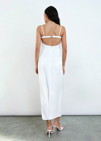 Белое праздничный, вечернее, кэжуал платье платье-комбинация, силуэтная, с открытыми плечами, с открытой спиной SHEIN однотонное