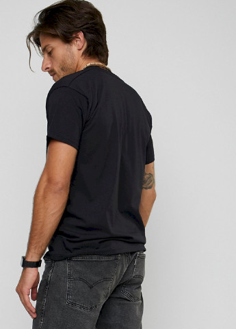 Чорна футболка чоловіча YAPPI