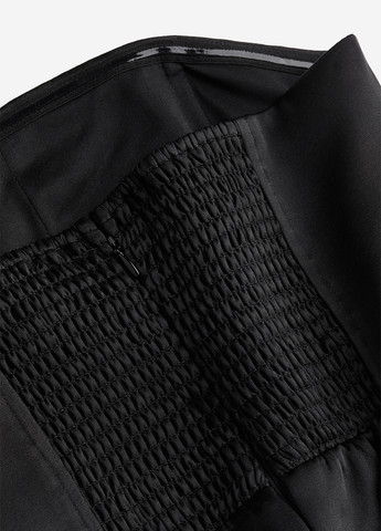 Черное коктейльное, кэжуал платье силуэтная H&M однотонное