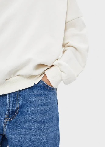 Молочний світшоти Bershka однотонний без декору (248895739)
