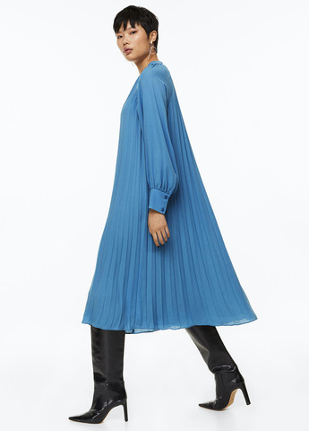 Блакитна кежуал сукня плісована H&M однотонна