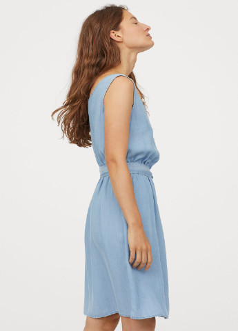 Голубое джинсовое платье на запах H&M однотонное