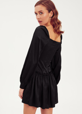 Черное коктейльное шелковое черное платье с рюшами Gepur однотонное
