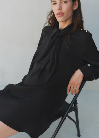 Чорна кежуал cукня а-силует H&M однотонна