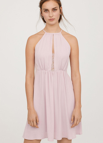 Светло-розовое кэжуал платье клеш, с открытыми плечами H&M однотонное