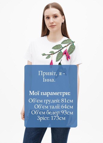 Белая всесезон футболка Nora Kvittin