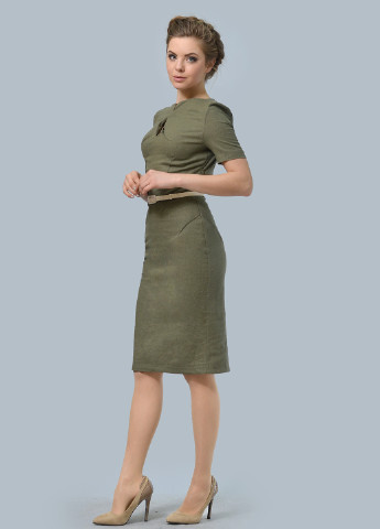 Оливкова (хакі) кежуал сукня, сукня футляр Lila Kass однотонна