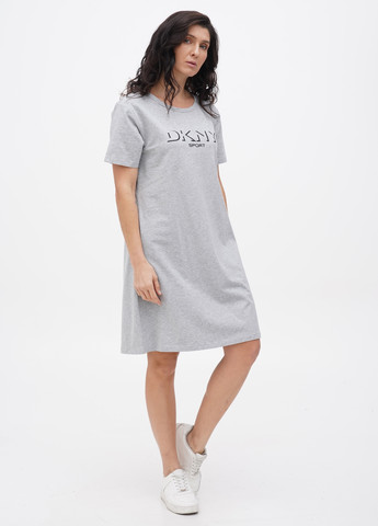 Серое кэжуал платье платье-футболка DKNY с надписью