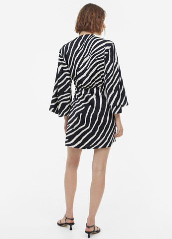 Чорна кежуал сукня на запах H&M зебра