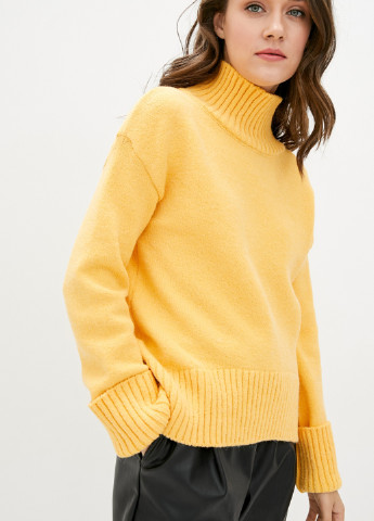 Желтый демисезонный свитер Sewel