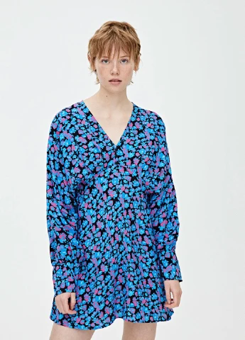 Черное кэжуал платье Pull & Bear с цветочным принтом