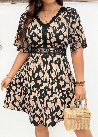 Комбинированное кэжуал платье клеш SHEIN с абстрактным узором