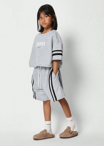 Светло-серый летний костюм (футболка, шорты) SHEIN