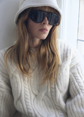 Айворі зимовий светр джемпер H&M