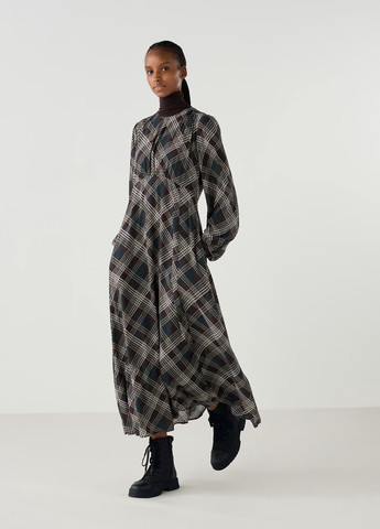 Черно-белое кэжуал платье клеш Uniqlo в клетку