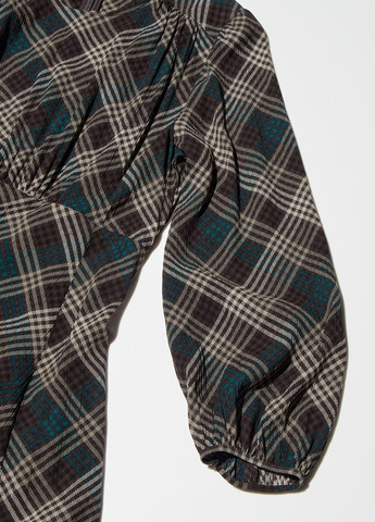 Черно-белое кэжуал платье клеш Uniqlo в клетку