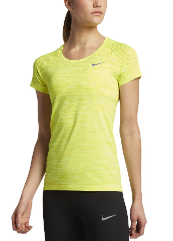 Желтая летняя футболка с коротким рукавом Nike