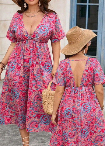 Фуксиновое (цвета Фуксия) пляжное, кэжуал платье с открытой спиной SHEIN с цветочным принтом