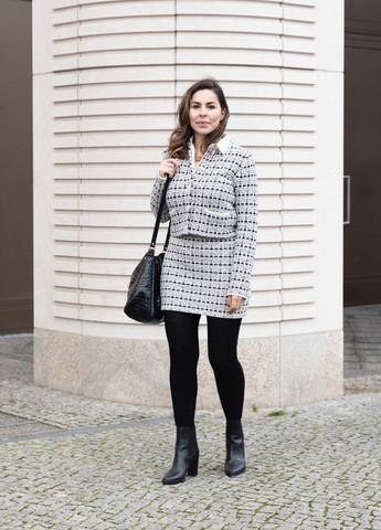 Белая кэжуал в полоску юбка Uniqlo а-силуэта (трапеция)