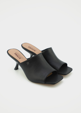 Черные шлепанцы Respect с брошкой