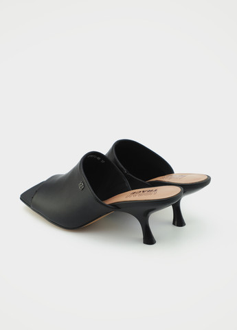 Черные шлепанцы Respect с брошкой