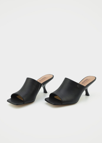 Черные шлепанцы Respect с брошкой