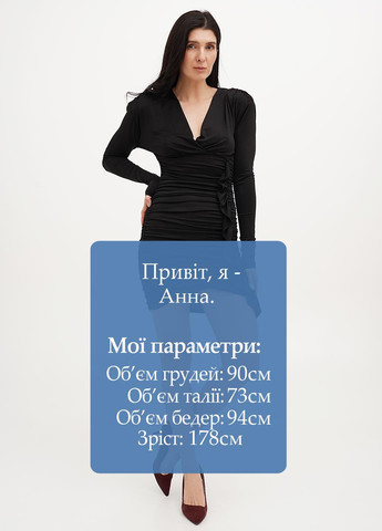 Черное вечернее платье силуэтная Vicolo однотонное