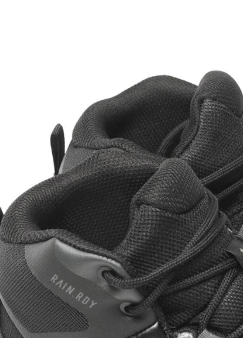 Черные зимние ботинки adidas