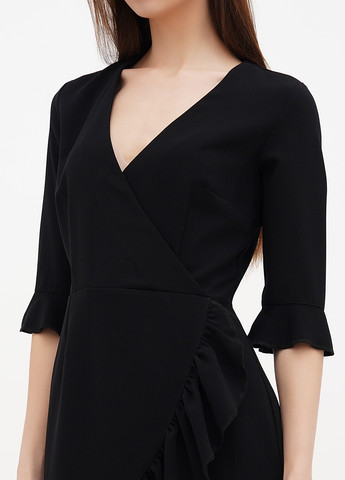 Черное кэжуал платье на запах Sassofono однотонное