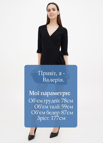 Черное кэжуал платье на запах Sassofono однотонное