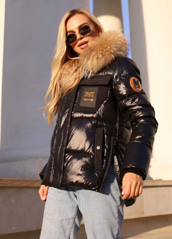 Черная зимняя женская зимняя куртка c натуральным мехом енота хаки 921212 Visdeer