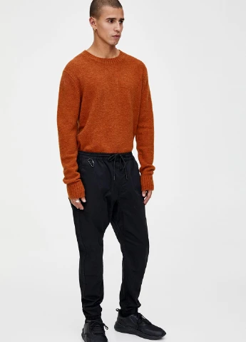 Черные кэжуал демисезонные зауженные брюки Pull & Bear
