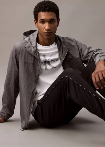 Серая демисезонная ветровка Calvin Klein