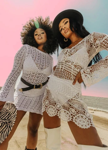 Белое пляжное платье футляр PrettyLittleThing однотонное