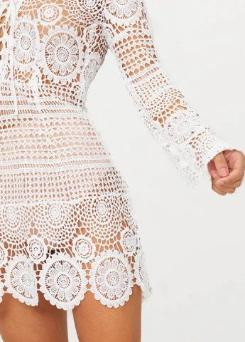 Белое пляжное платье футляр PrettyLittleThing однотонное