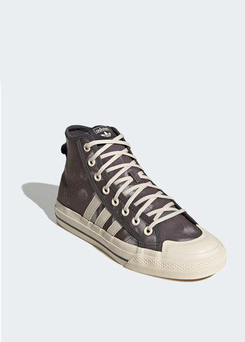 Серо-коричневые осенние мужские кеды adidas с белой подошвой - фото