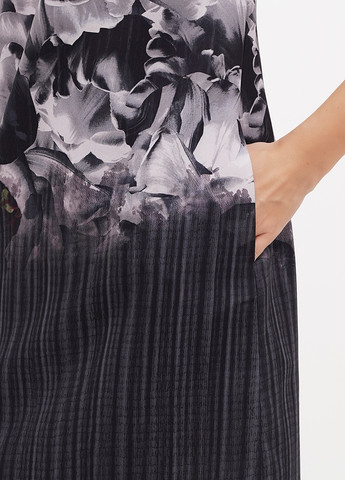 Чорна кежуал сукня а-силует Sassofono з малюнком