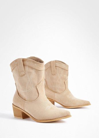 Осенние ботинки казаки Boohoo с вышивкой из искусственной замши