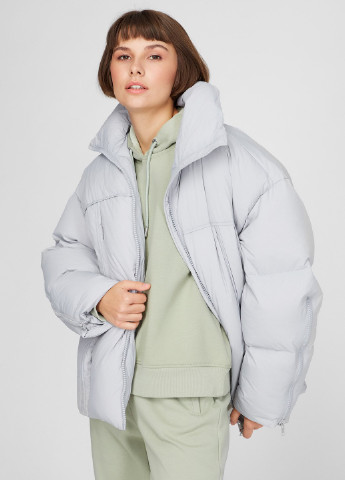 Светло-серая зимняя куртка PRPY
