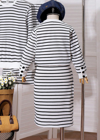 Белый демисезонный костюм (джмемпер, юбка) юбочный SHEIN