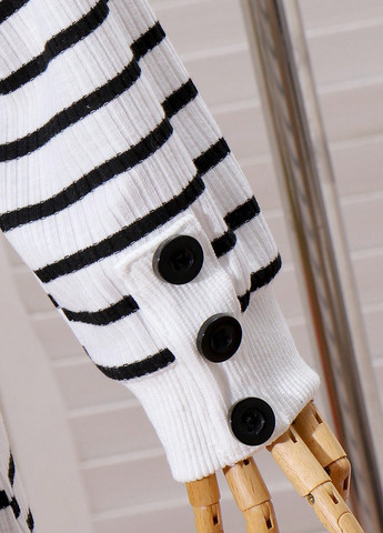 Белый демисезонный костюм (джмемпер, юбка) юбочный SHEIN