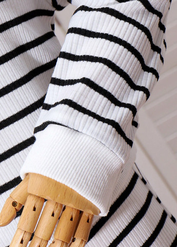 Белый демисезонный костюм (джмемпер, юбка) юбочный SHEIN