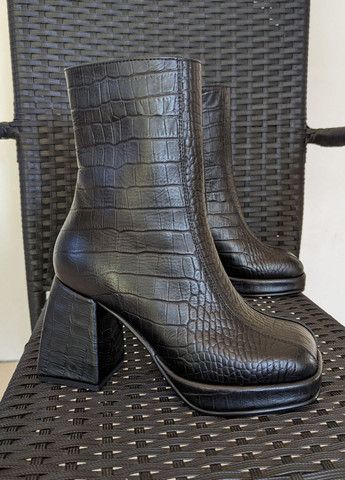 Осенние ботинки Vi без декора