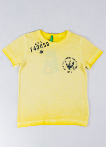 Желтая летняя футболка United Colors of Benetton
